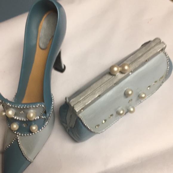 Beautiful Set Decorative Shoe & Purse Decor w/brac - Picture 2 of 11